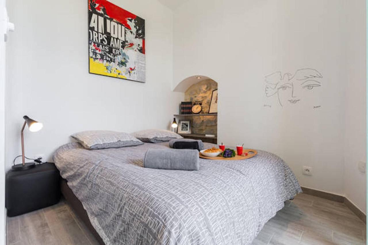 Appartement Pj - Dine On The Balcony At A Sleek Writer's Loft And Enjoy The View Nice