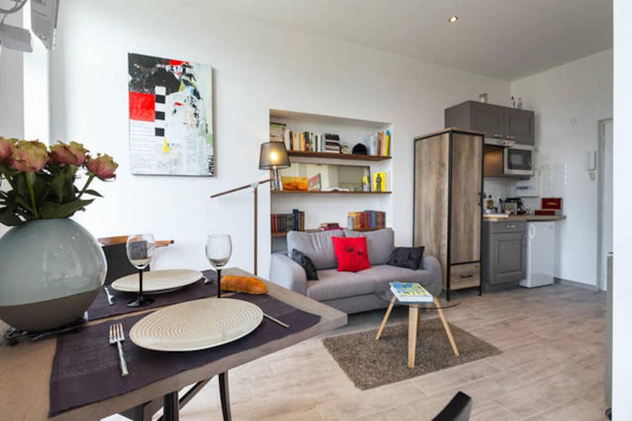Appartement Pj - Dine On The Balcony At A Sleek Writer's Loft And Enjoy The View