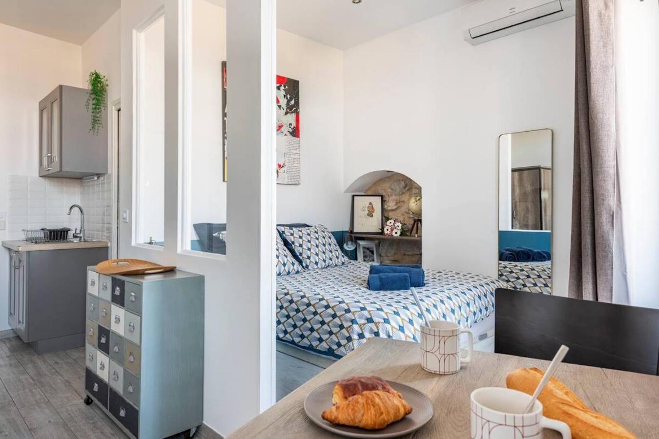 Appartement Pj - Dine On The Balcony At A Sleek Writer's Loft And Enjoy The View