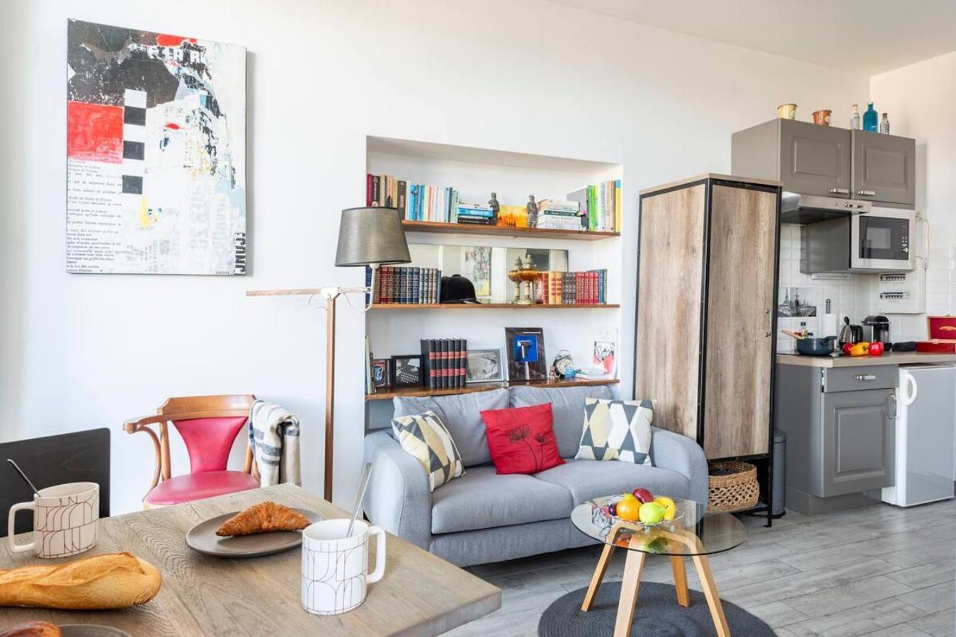 Appartement Pj - Dine On The Balcony At A Sleek Writer's Loft And Enjoy The View