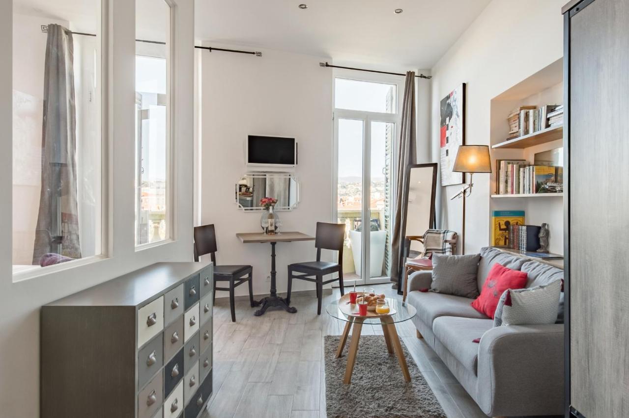 Pj - Dine On The Balcony At A Sleek Writer's Loft And Enjoy The View Appartement *