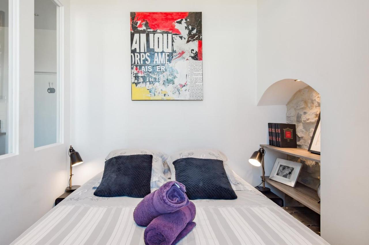 Pj - Dine On The Balcony At A Sleek Writer's Loft And Enjoy The View *